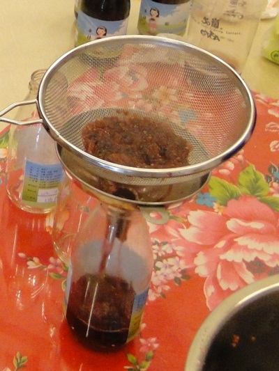 細碎的果肉一併裝瓶,別有一番風味 細碎的果肉一併裝瓶,別有一番風味