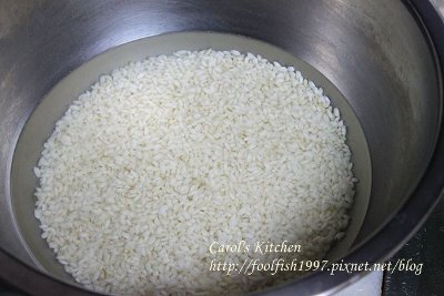 把在來米用水浸泡6~8小時