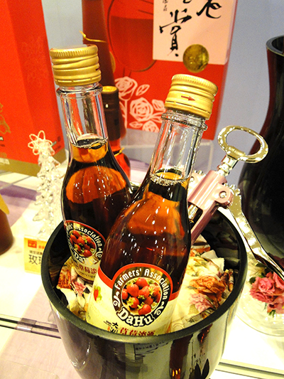 不讓葡萄酒專美於前，有著淡淡草莓香的草莓淡酒，也是超人氣商品喔