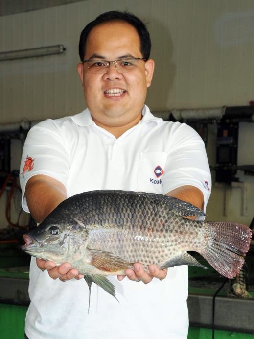 王益豐叔叔抓著一條好大的台灣鯛！