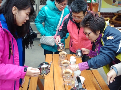 想要學煮好咖啡，必須先從沉靜、專注開始，對於急躁的都市人來說真是不容易的事啊～ 