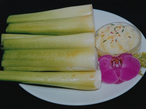 鮮嫩爽口的茭白筍沙拉（照片來源：農業易遊網）