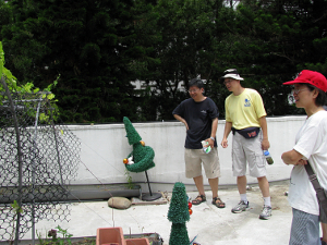 在竹蜻蜓綠市集可以認識清大的空中花園和雨水收集設施（照片由洪翠蓮攝影）